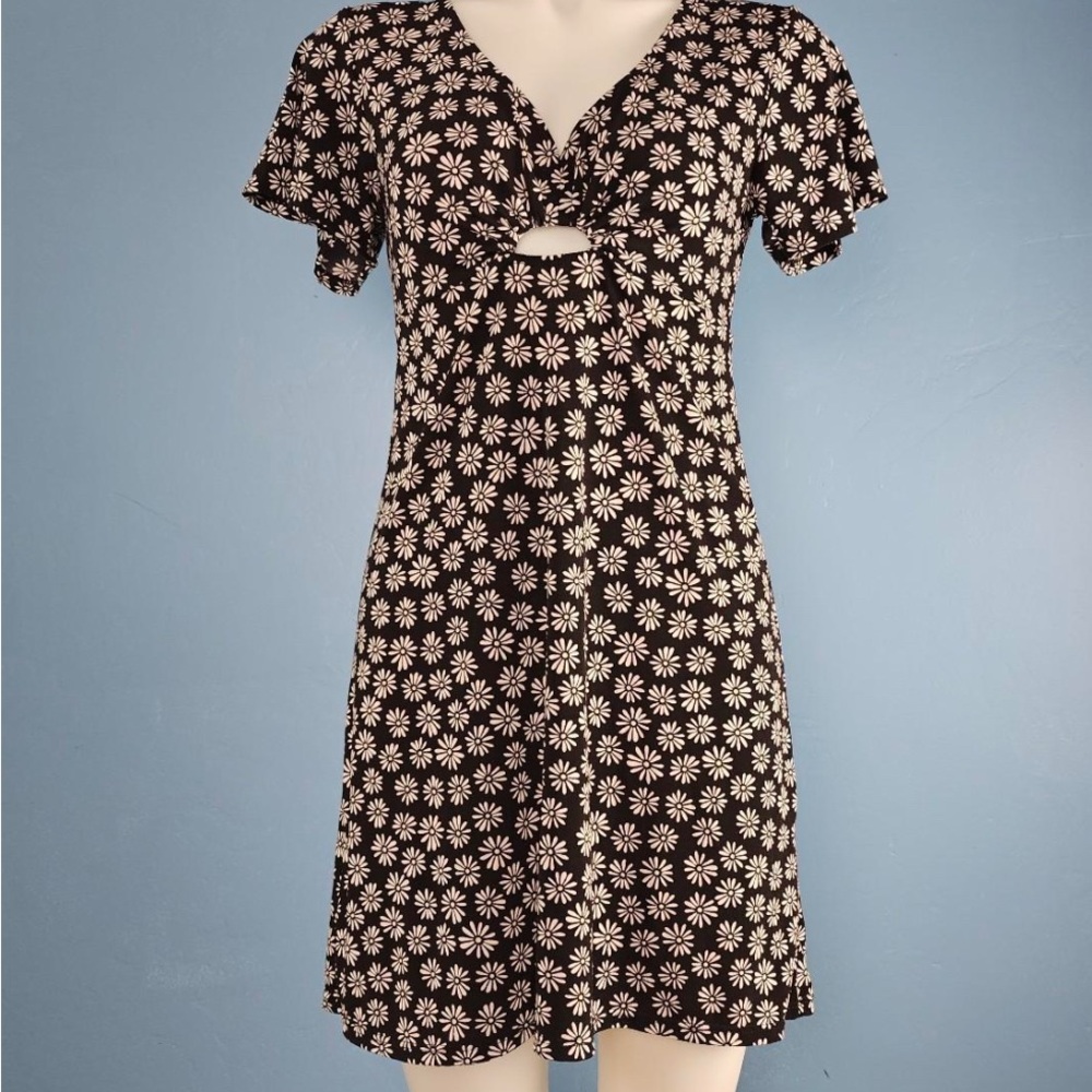 Pink Rose white daisy print, v-neck, stomach slit, flowy, summer dress